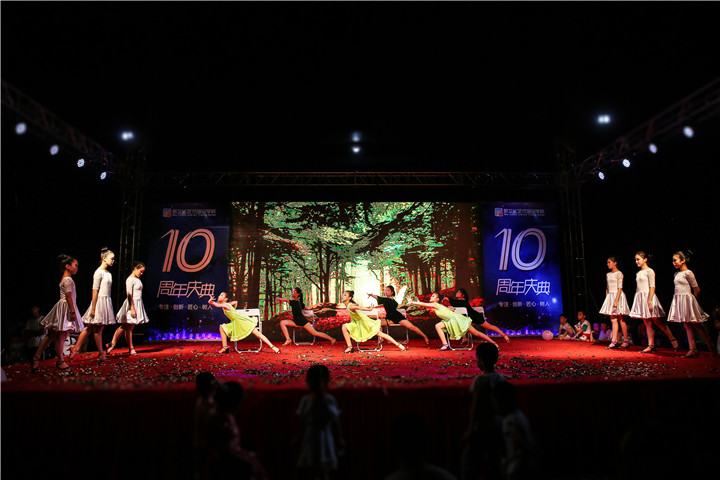 都江堰慶典公司分享舞臺燈光的重要性